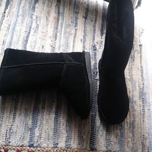Bearpaw black suede boots